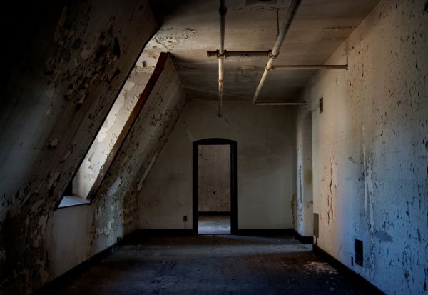 Simplicity and Decay