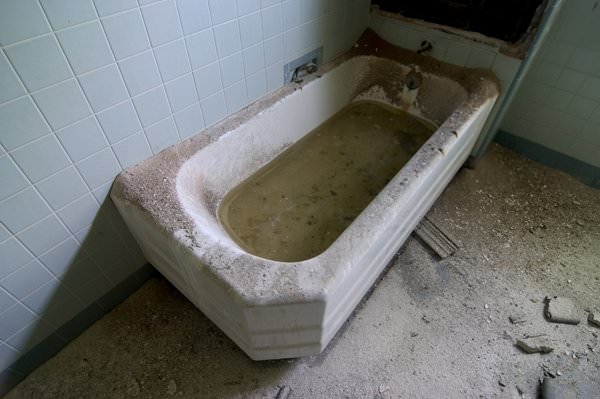 Bathtub