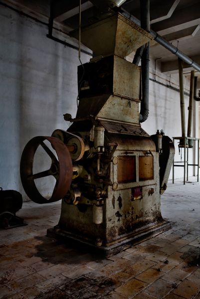 Solitary Machine