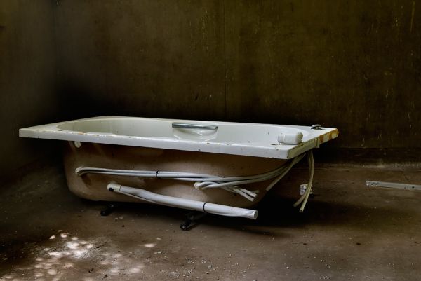 Lone Tub