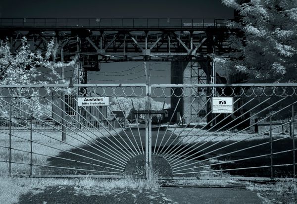Radial Gate