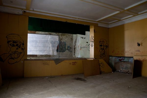 A Shoddy Stage