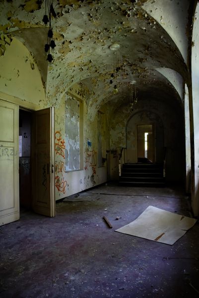 Lost Grandeur