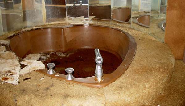 Honeymoon Suite Tub