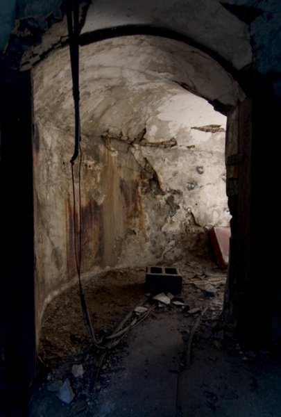 Side Tunnel