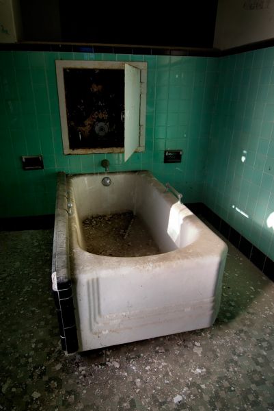 Bathtub