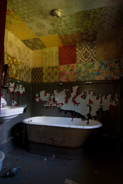 Wallpaper Bath
